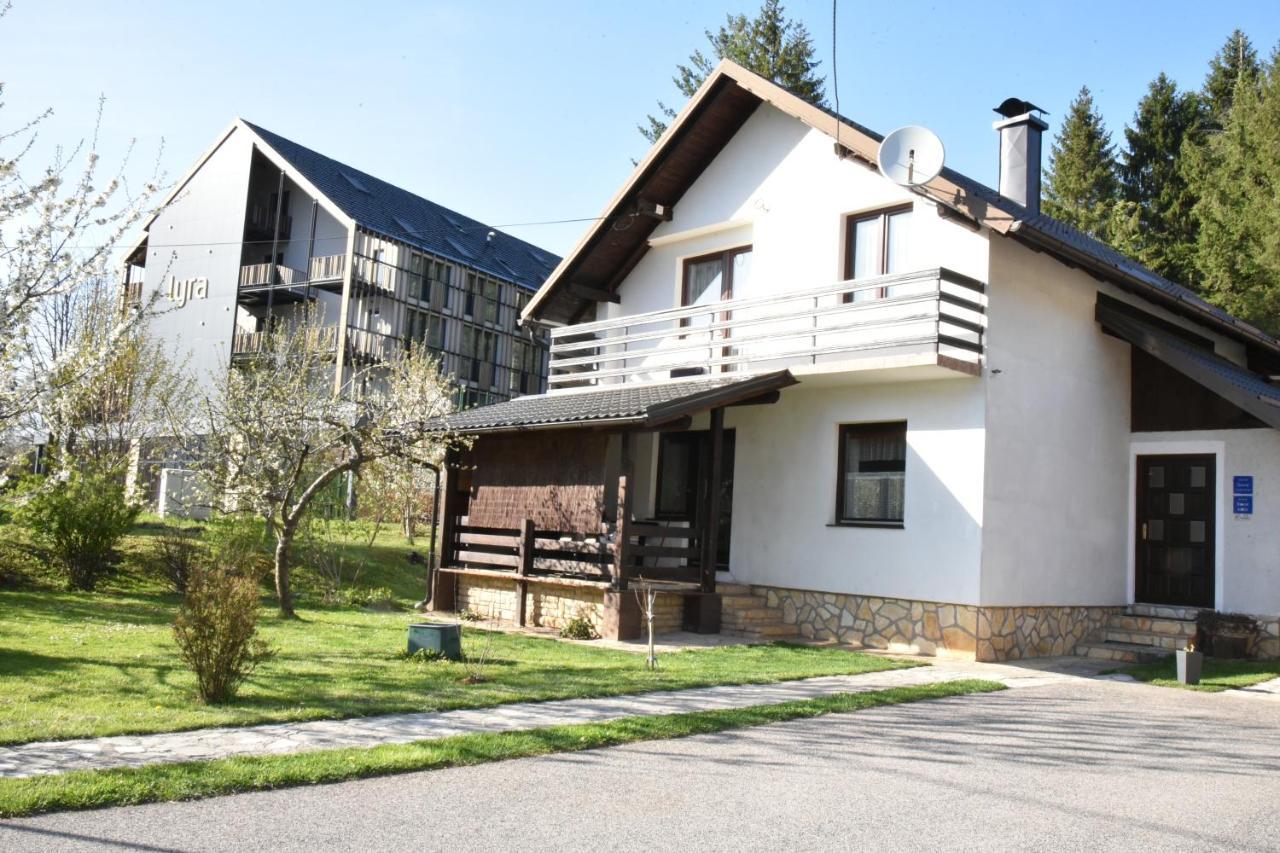 Apartment Bobic Licko Petrovo Selo Luaran gambar