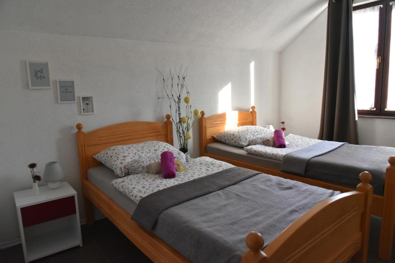 Apartment Bobic Licko Petrovo Selo Luaran gambar