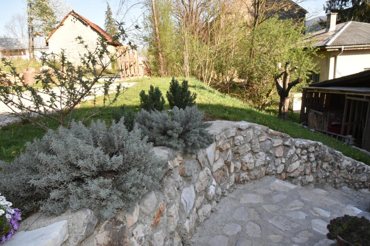 Apartment Bobic Licko Petrovo Selo Luaran gambar