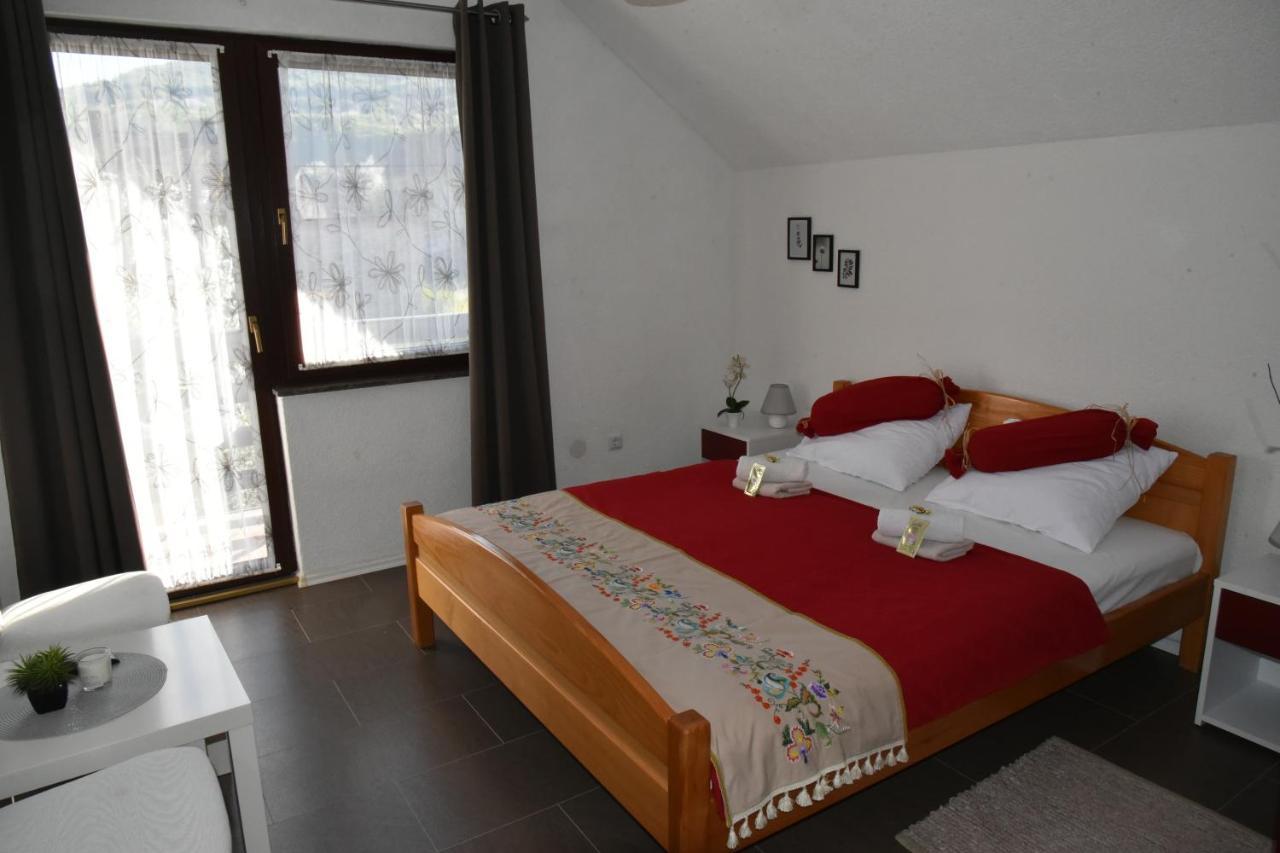 Apartment Bobic Licko Petrovo Selo Luaran gambar