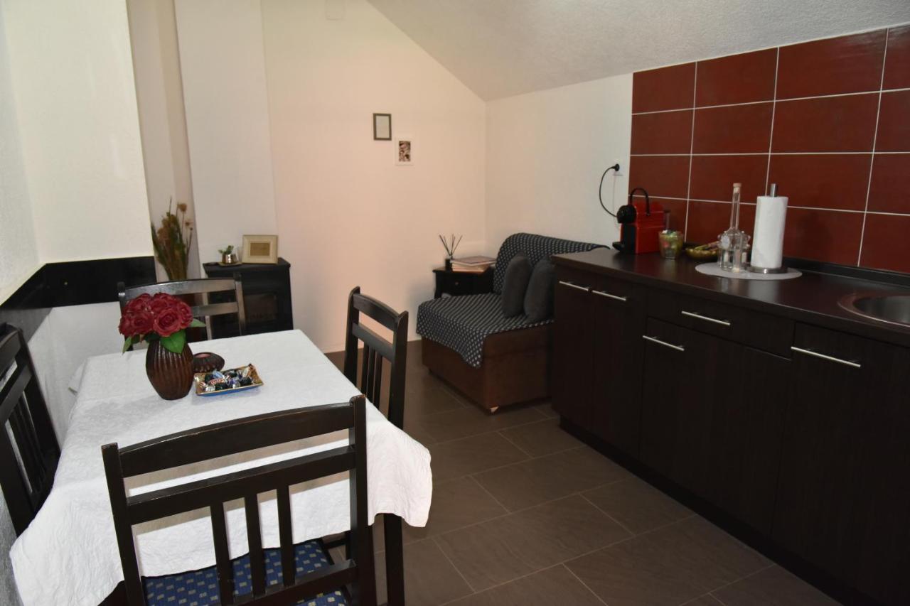 Apartment Bobic Licko Petrovo Selo Luaran gambar