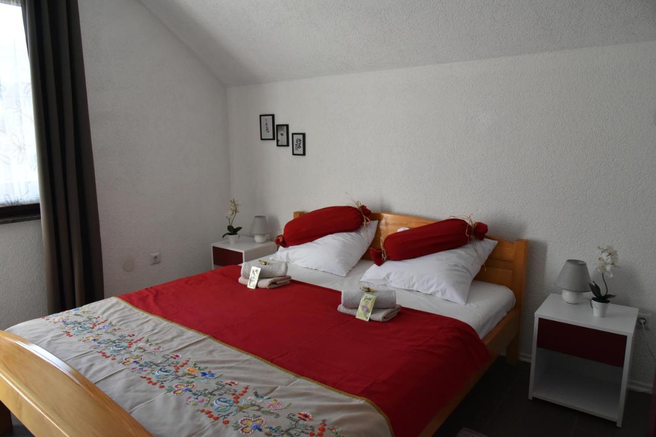 Apartment Bobic Licko Petrovo Selo Luaran gambar