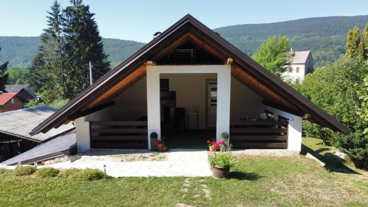 Apartment Bobic Licko Petrovo Selo Luaran gambar